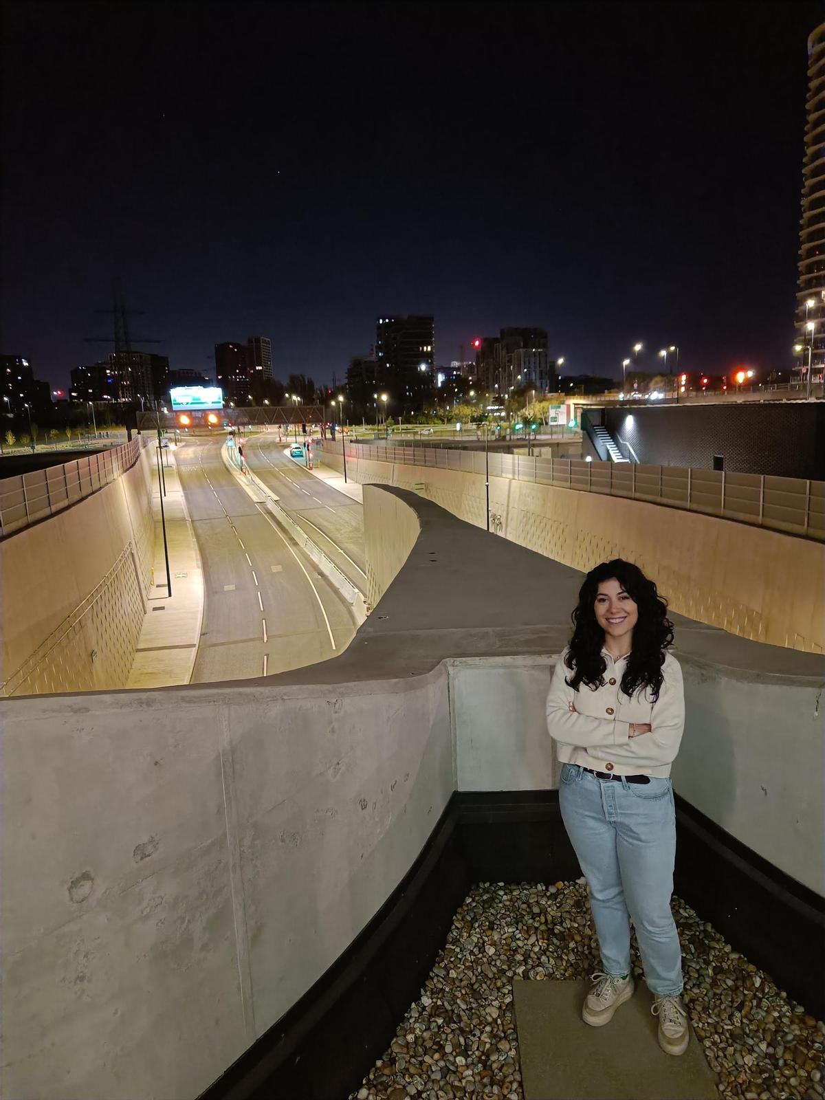 Ana Méndez, en una de las entradas del túnel de Silvertown.