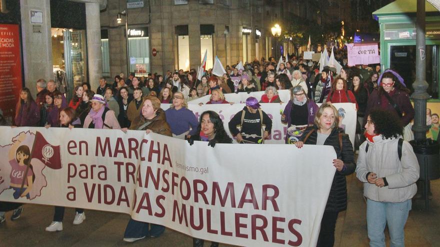 Los manifestantes, atravesando la calle del Paseo en dirección a plaza Mayor. |  Iñaki Osorio