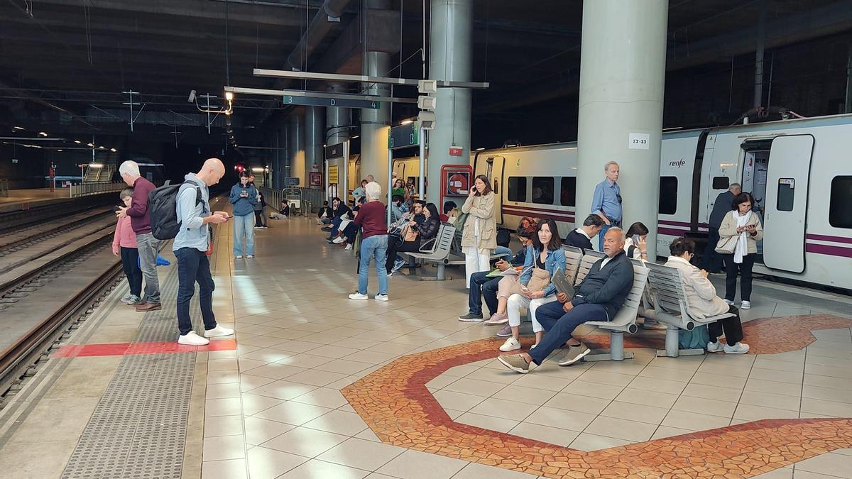 Estación de Castelló, tras el apagón este lunes.