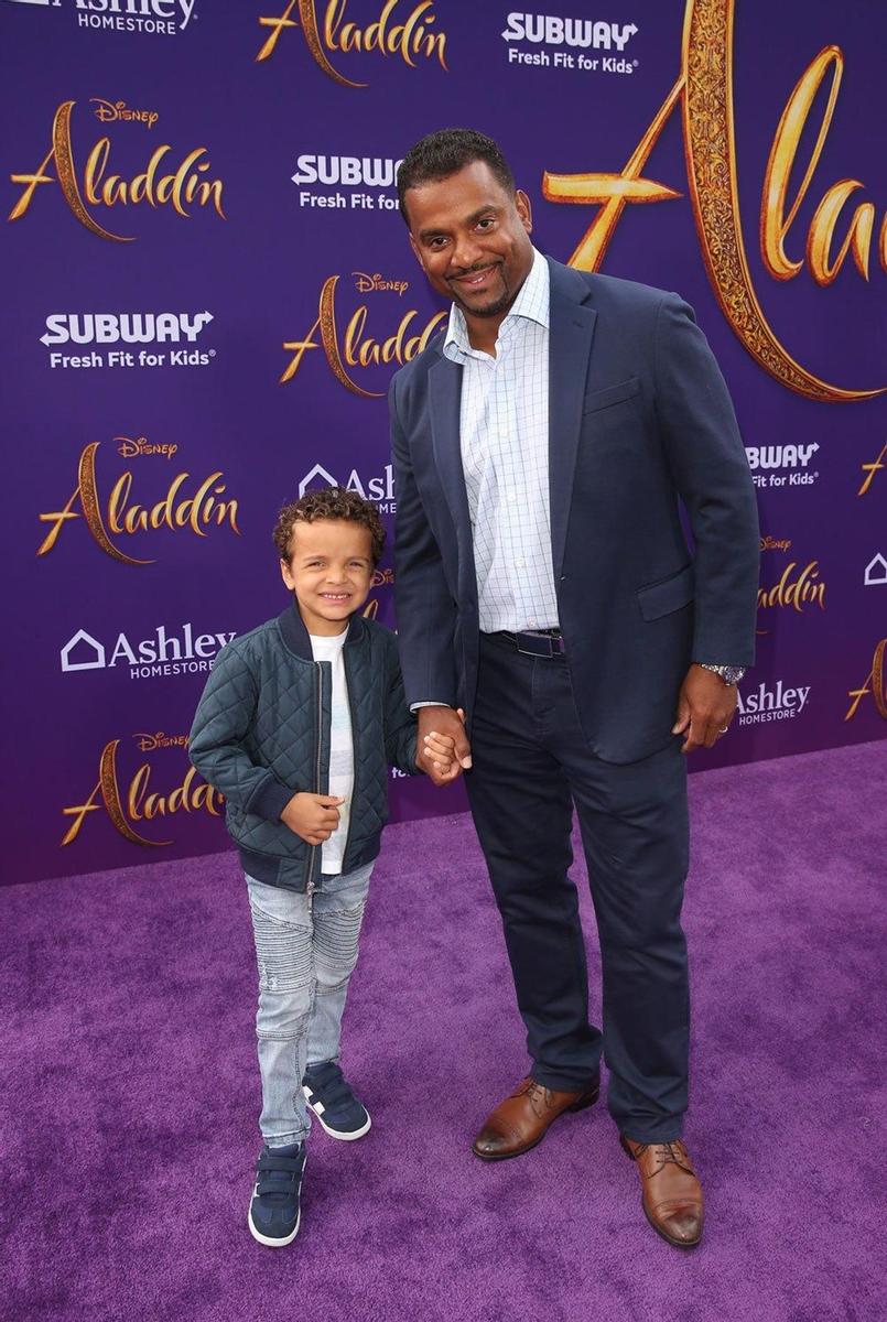 Alfonso Ribeiro y su hijo Alfonso Jr. en el estreno de 'Aladdin'