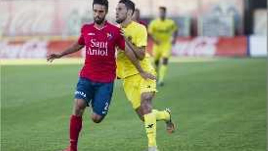 Albert Blázquez, un dels nous fitxatges, en acció a Vila-real.