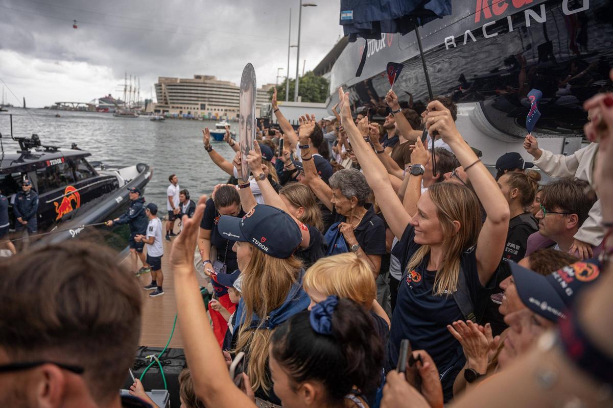 Dock out del Alenghi Red Bull en la Copa América animados por sus fans