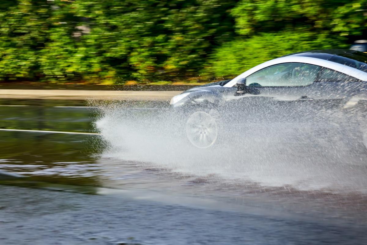 Conducir bajo la lluvia: Secretos revelados para superar cualquier tormenta al volante