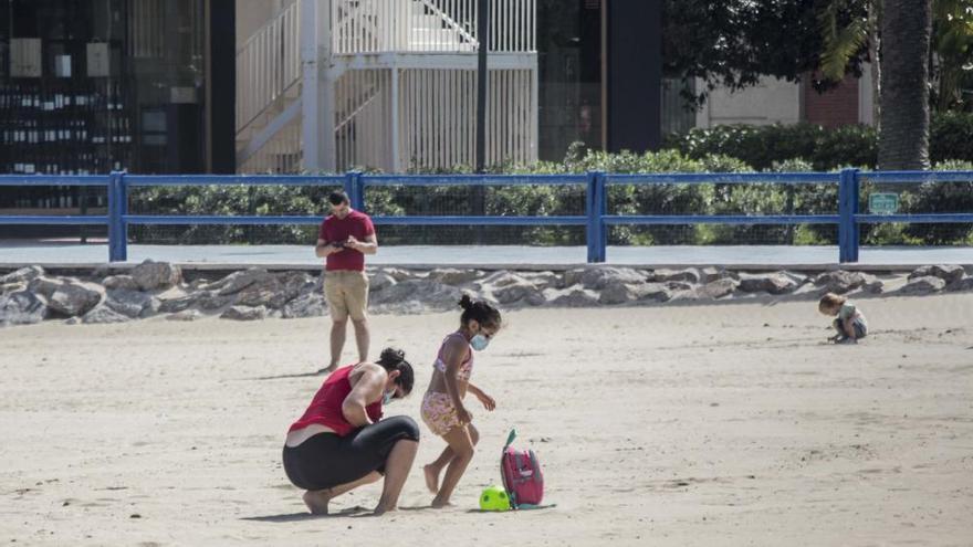 Las playas de Alicante reabren al paseo