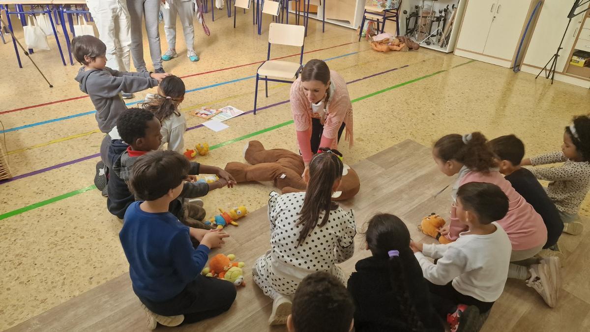 Taller de RCP par alos alumnos del colegio San Blas de Albal.