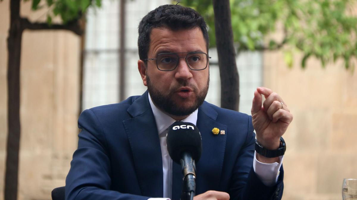 Aragonès habla con Sánchez y ofrece Catalunya para acoger tantos refugiados afganos "como haga falta"