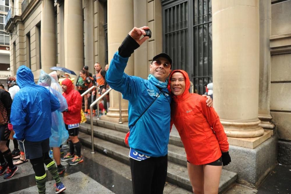 Ambiente y salida de la Maratón y Media Maratón de Murcia