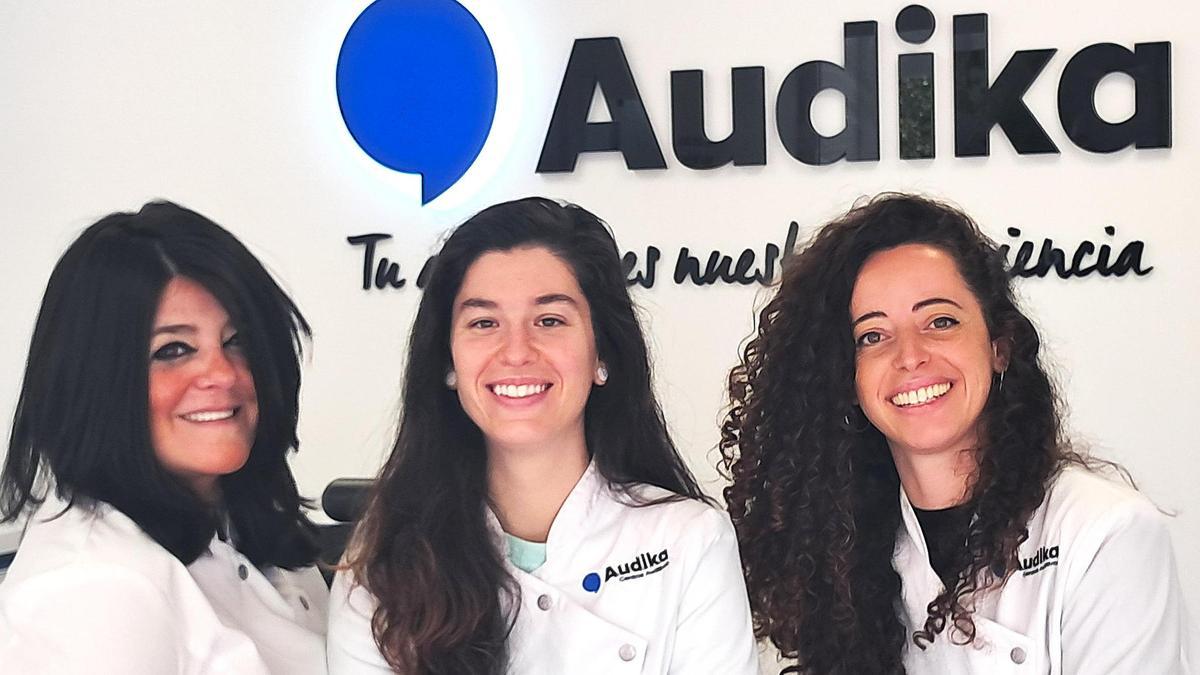 De izquierda a derecha Elisabeth Oyarbide, Nora Yrazusta y María Urgell Navines, equipo de Audika Ibiza