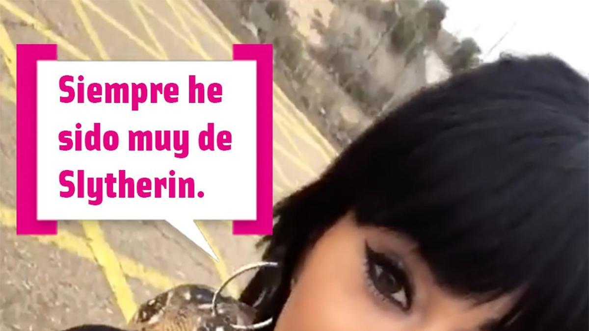 Aurah Ruiz con una serpiente