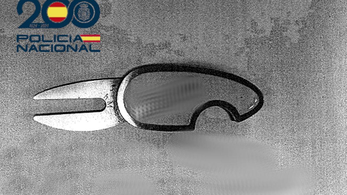 El punzón intervenido por la Policía.