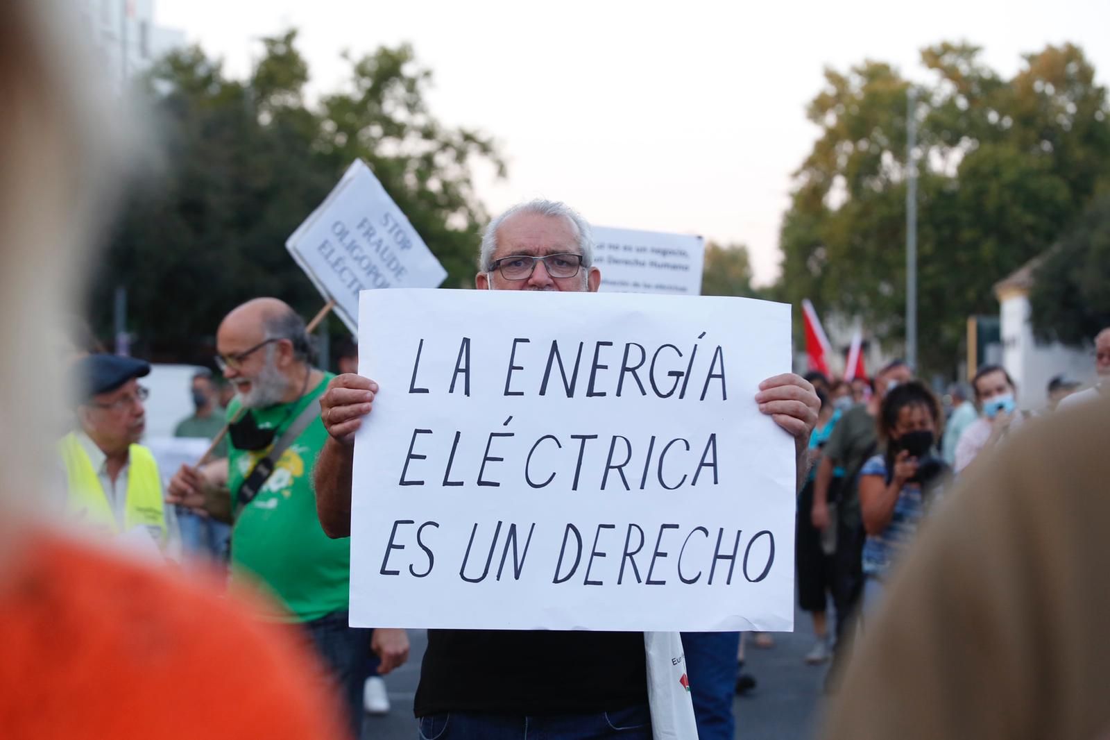 Manifestación contra el abuso de las eléctricas.