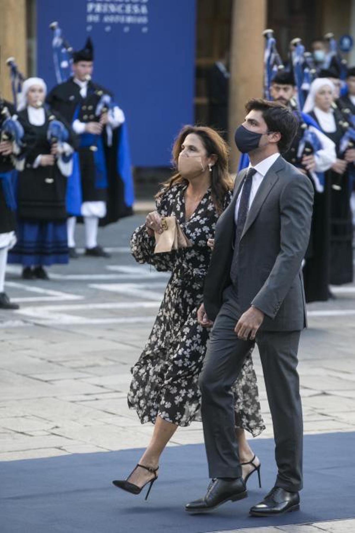 Carlos Sainz hijo, con su madre Reyes. Carlos Sainz hijo, con su madre Reyes.