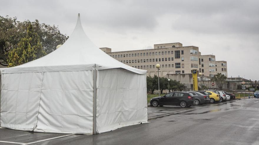 Fotografía de archivo de la carpa para realizar los test rápidos de coronavirus situada junto al Hospital de Sant Joan.