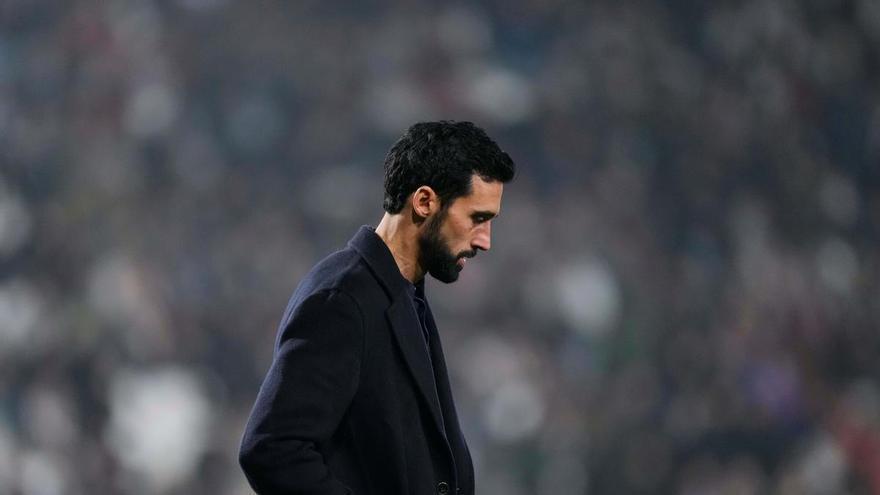 Arbeloa cumple un mes al timón del Titanic