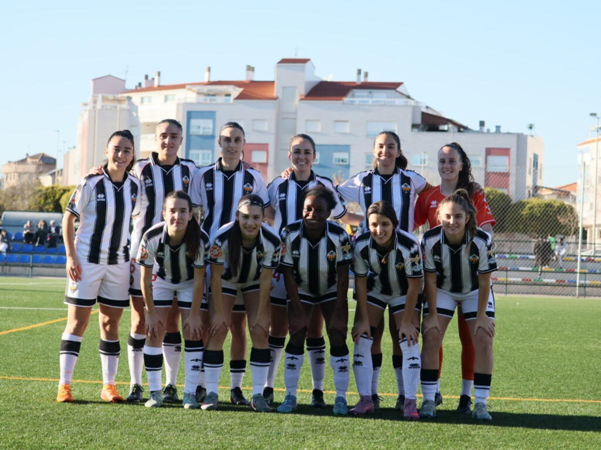 El once titular posa antes de un encuentro. El Castellón no ha perdido en lo que va de curso.