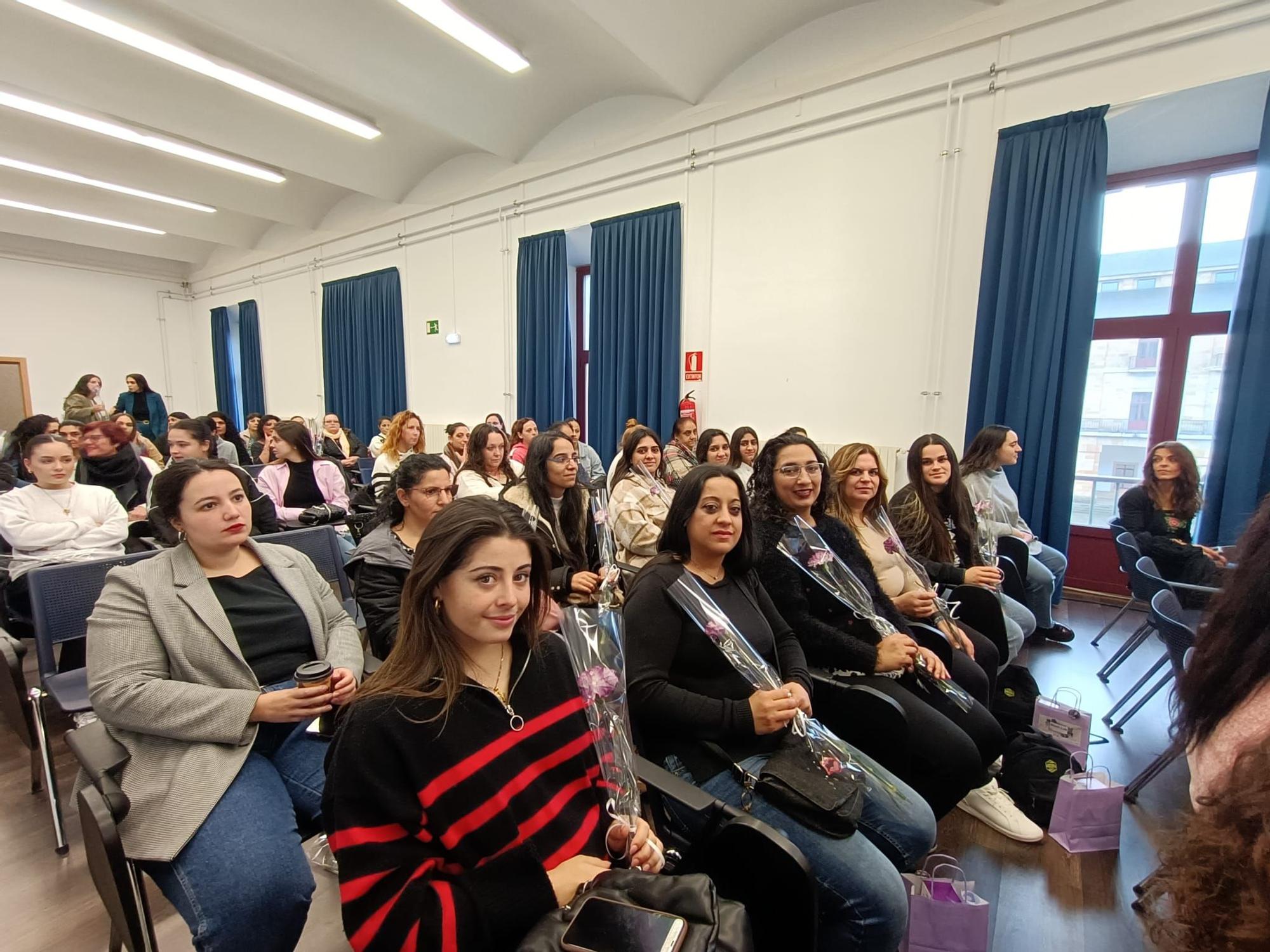 Las Jornadas de Mujeres Gitanas de Asturias "Romí Calí", en imágenes