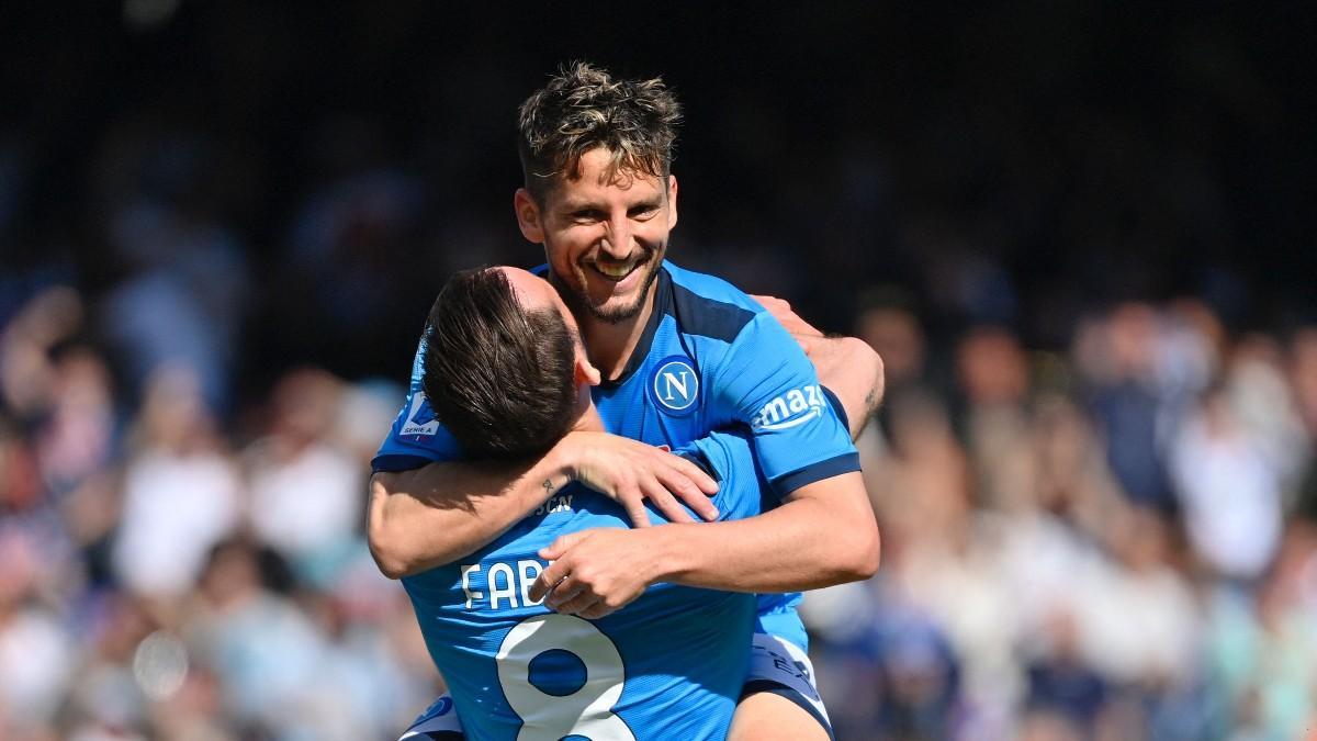 Mertens y Fabián celebran uno de los goles del Nápoles contra el Sassuolo