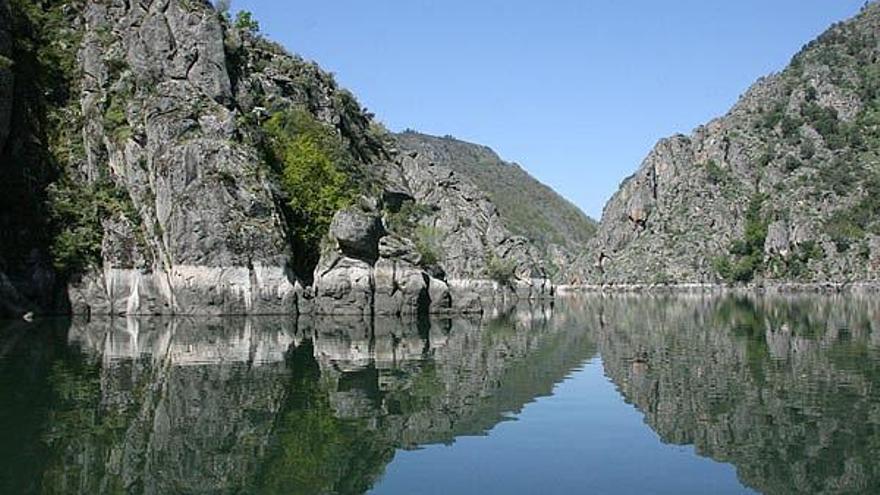 Vistas de los Cañones del Sil desde el río.