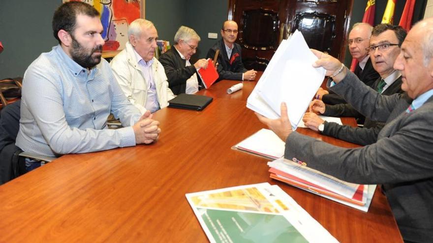 La Plataforma plantea el soterramiento a ocho metros bajo tierra