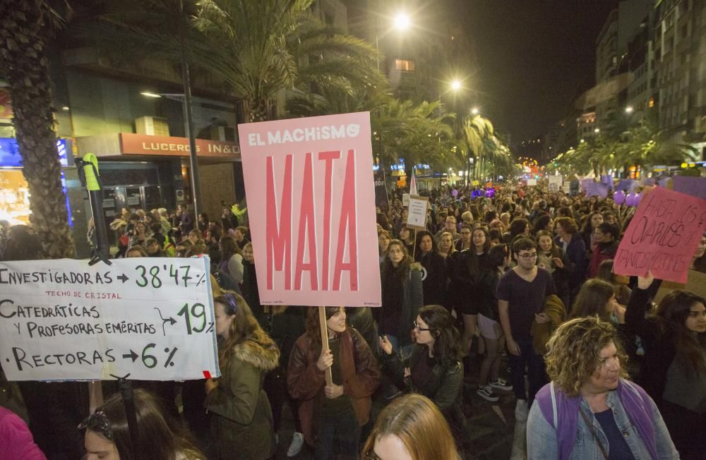 8 de Marzo: Más de 40.000 personas en la manifestación feminista de Alicante contra el machismo y por la igualdad