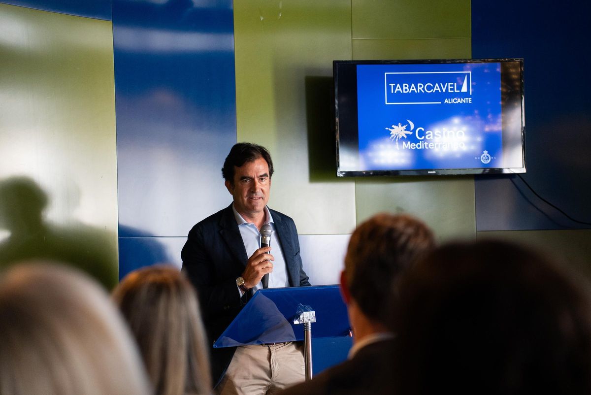 El presidente del RCRA, Miguel López Barbero, en la presentación de la 29ª regata TabarcaVela.