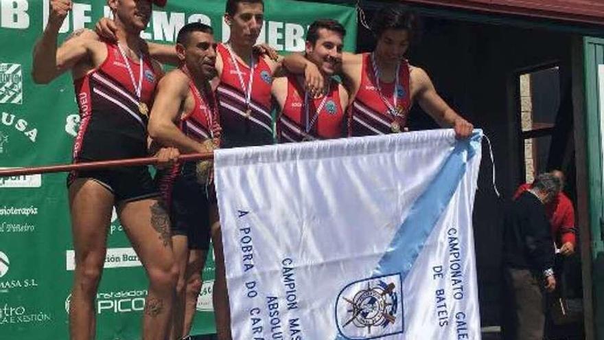 La tripulación masculina absoluta de Bueu, que ganó el Campeonato de Galicia de bateles. // CDMB