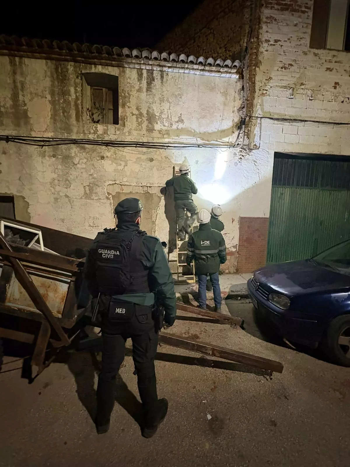 Los esfuerzos por eliminar enganches ilegales a la luz en Alberic chocan con su rápida reposición