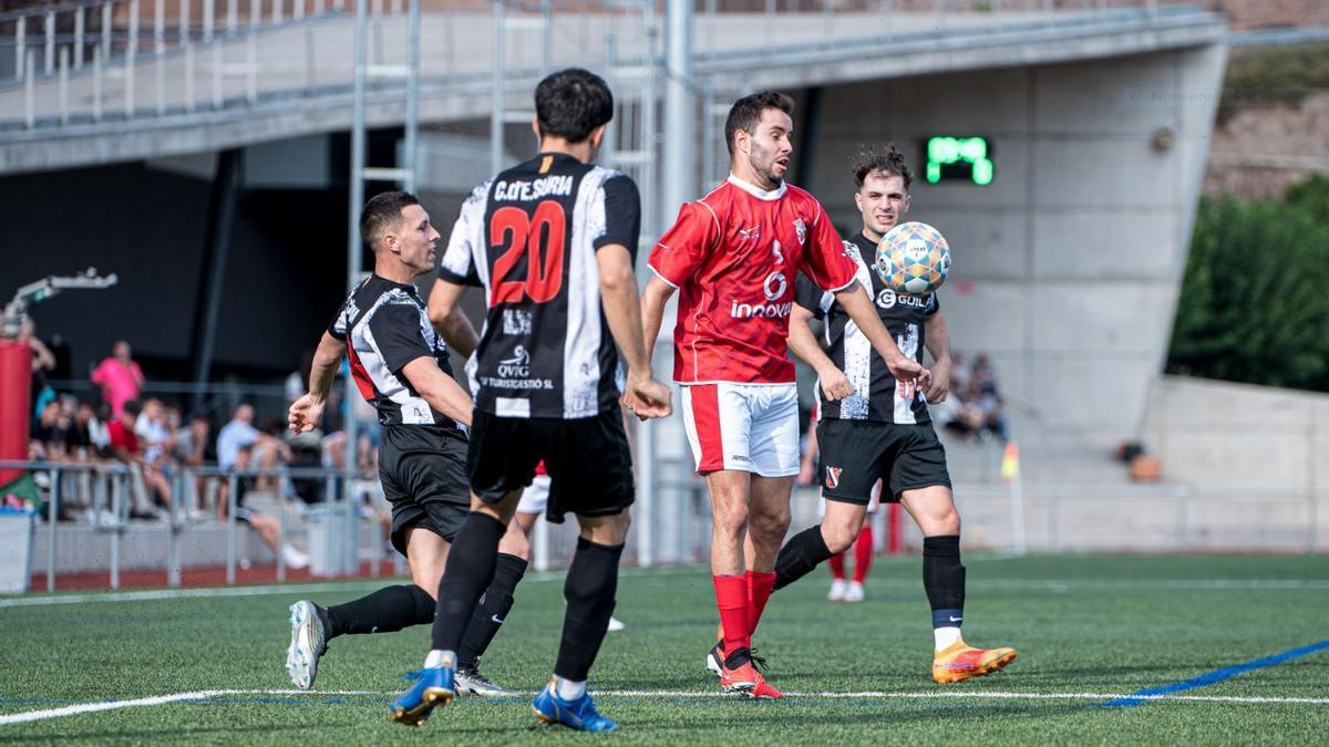 Una de les propostes és crear més ombra al camp de futbol