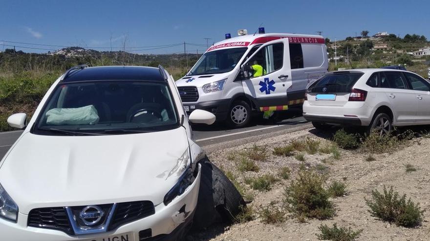 Dos heridos leves en un accidente en la carretera de Teulada a Moraira