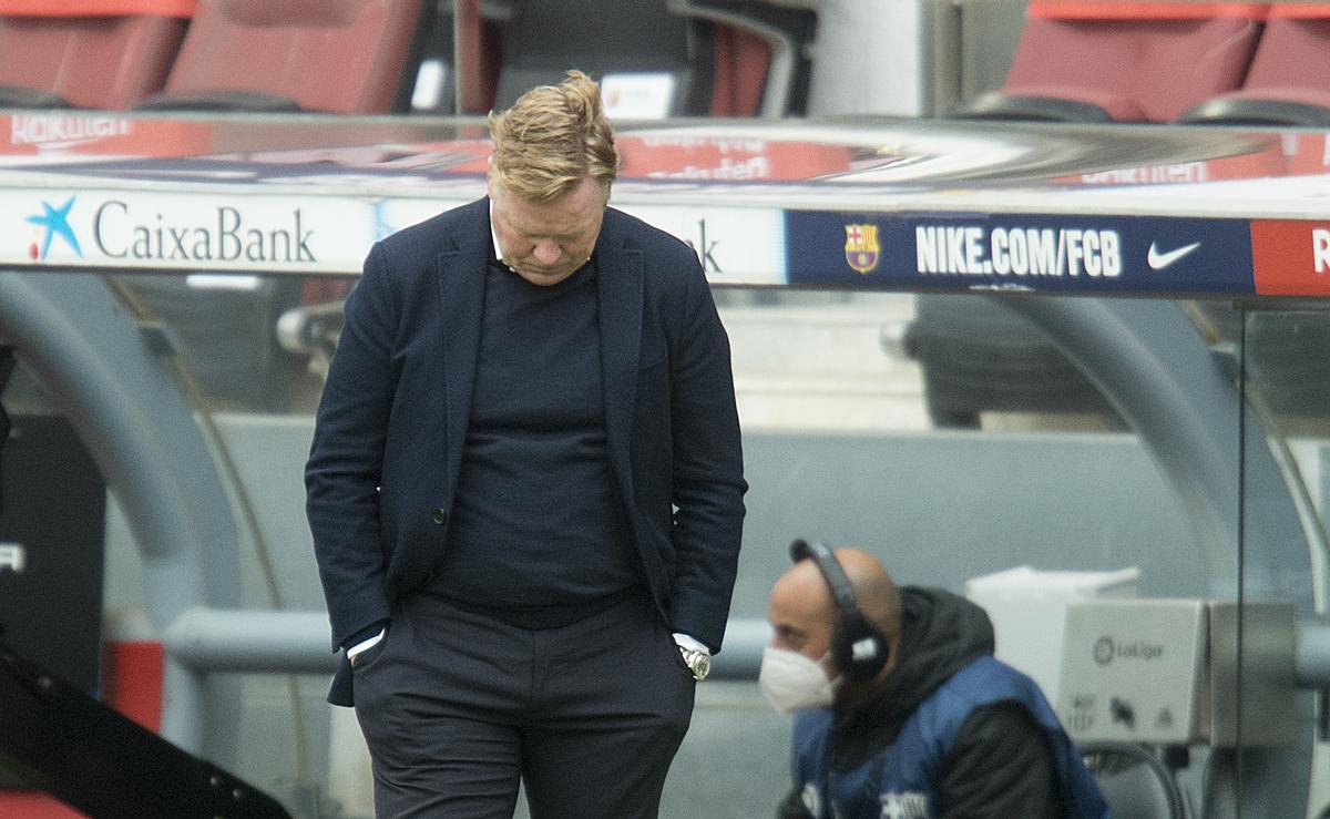 Koeman, decepcionado en el Camp Nou tras el empate del Cádiz.