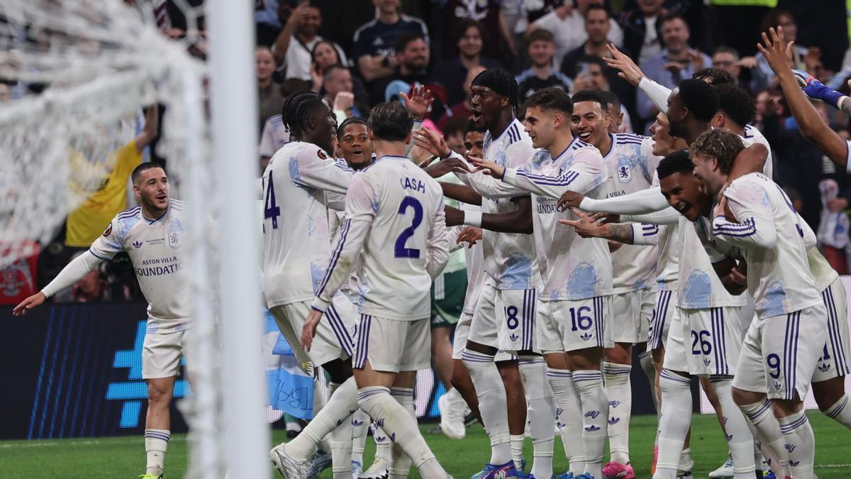 ISTANBUL (Turkey), 20/05/2026.- Players of Aston Villa celebrate after winning the UEFA Europa League final between SC Freiburg and Aston Villa in Istanbul, Turkey, 20 May 2026. (Turquía, Estanbul) EFE/EPA/GEORGI LICOVSKI
