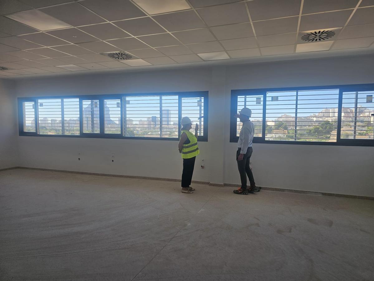 Una de las aulas. Y tiene vistas al Penyal d'Ifac