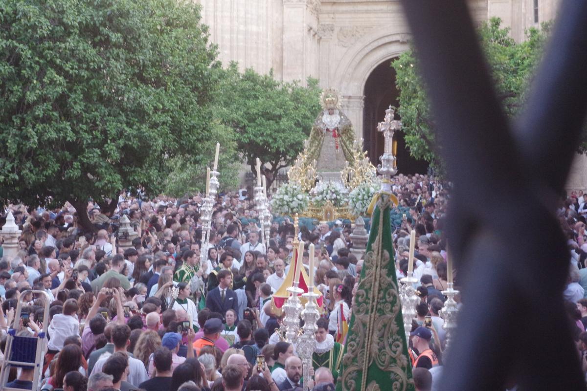 Procesión triunfal de regreso de la Virgen de la Esperanza a su basílica tras su peregrinación a Roma