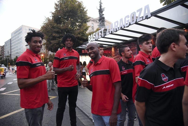 Recorrido turístico del Basket Zaragoza por la capital aragonesa