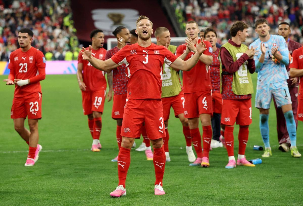 VANCOUVER, BRITISH COLUMBIA - JULY 02: Silvan Widmer #3 of Switzerland applauds fans after the 2-0 win during the FIFA World Cup 2026 Round of 32 match between Switzerland and Algeria at BC Place Vancouver on July 02, 2026 in Vancouver, British Columbia. Alex Grimm/Getty Images/AFP (Photo by ALEX GRIMM / GETTY IMAGES NORTH AMERICA / Getty Images via AFP)