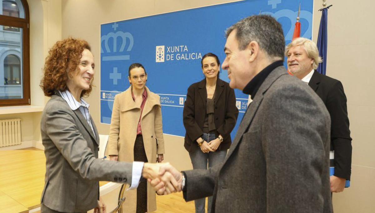 La fiscal superior de Galicia y el conselleiro de Educación. | XOÁN ÁLVAREZ