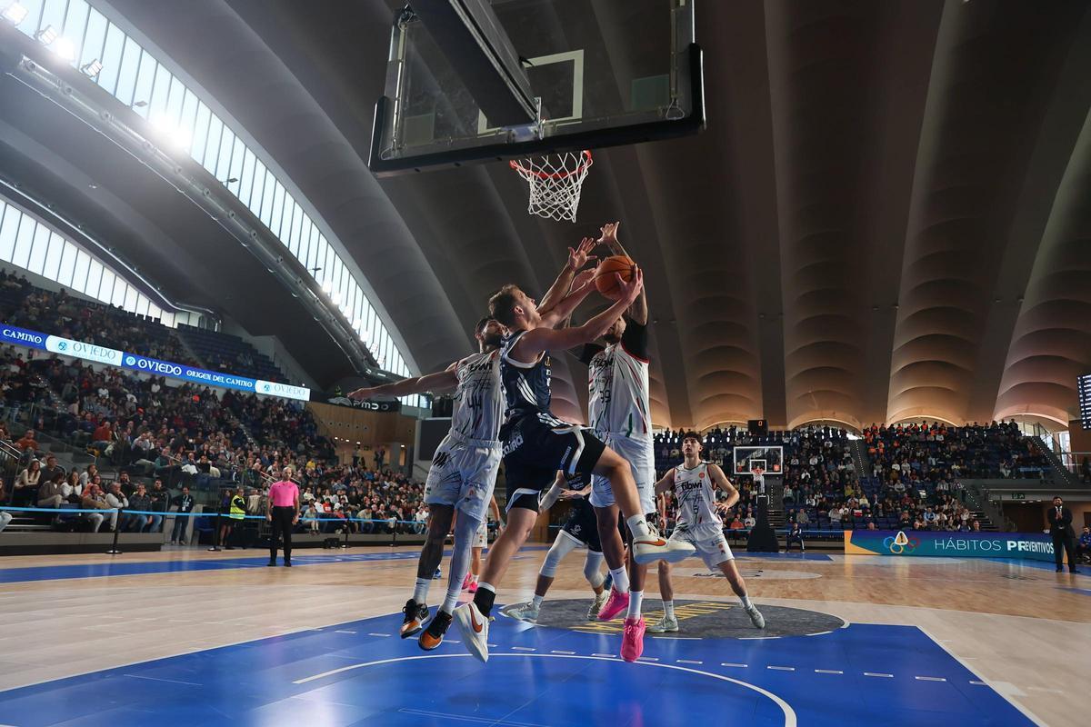 Todas las imágenes de la victoria del Alimerka Oviedo Baloncesto ante el Fibwi Palma