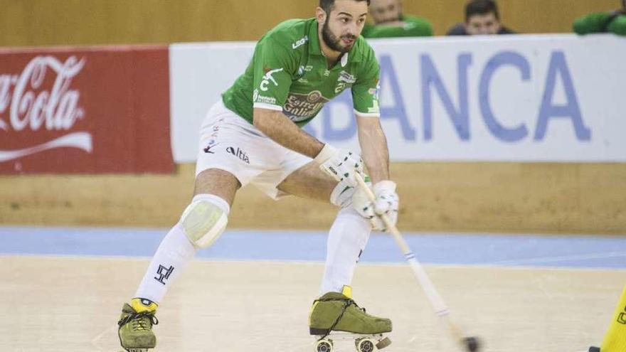 David Torres avanza con la bola en el partido contra el Caldes de la semana pasada.