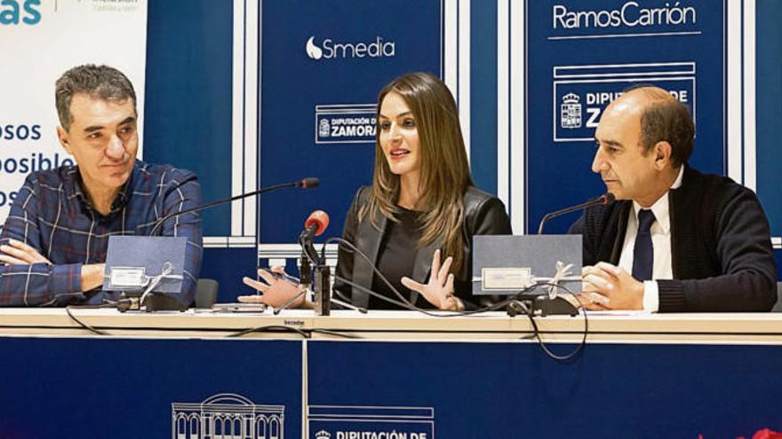 Isidro Deza, Canto Marbán y Aurelio Tomás, en la presentación en el Teatro Ramos Carrión.