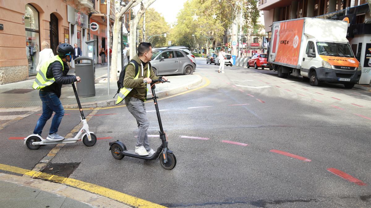 La Policía Local pone el foco en el uso indebido de los patinetes eléctricos  - Diario de Mallorca