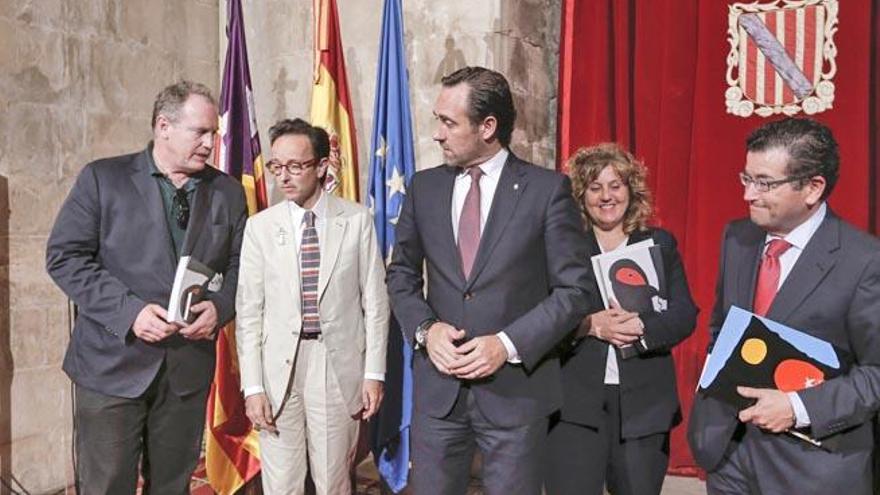 Enrique Juncosa, Joan Punyet Miró, José Ramón Bauzá, Joana María Camps y Joan Ramon Fuerte, durante la presentación.