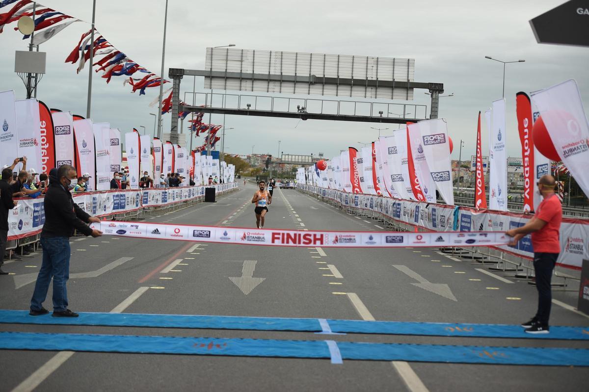 Llegada del medio maratón de Estambul.