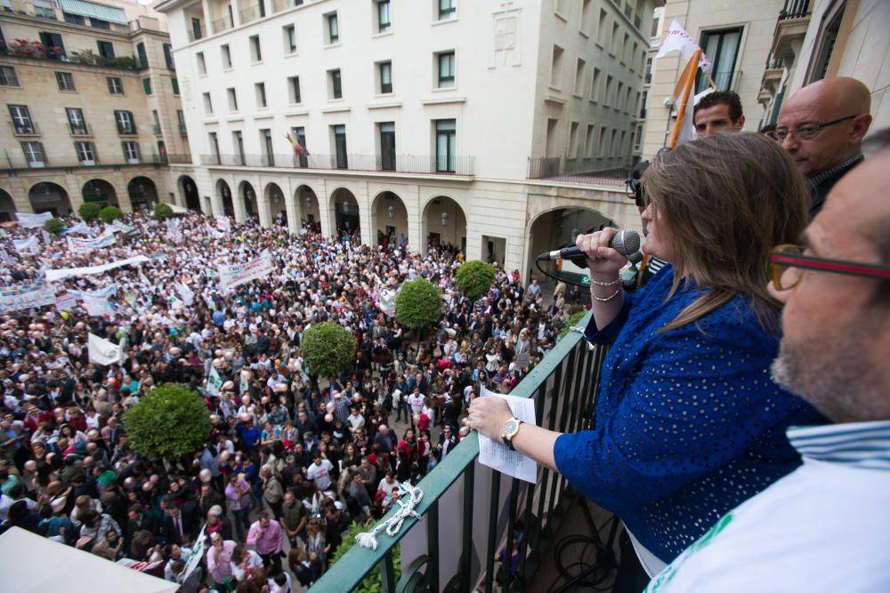 Manifestación en contra de los recortes de aulas en la enseñanza concertada