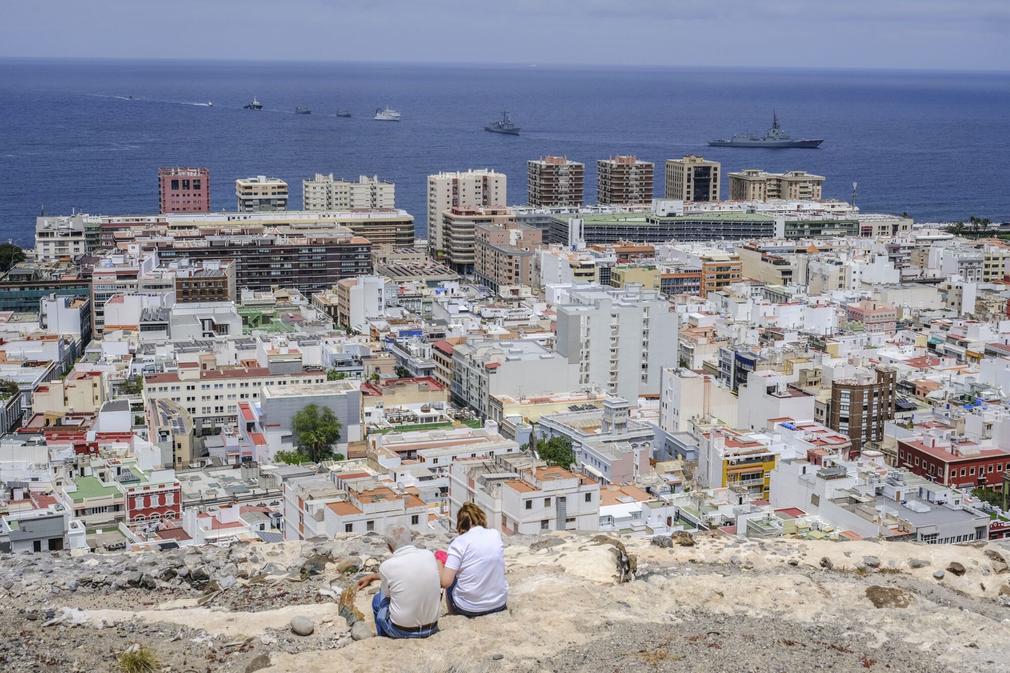 Los actos por el Día de las Fuerzas Armadas en Las Palmas de Gran Canaria, en imágenes