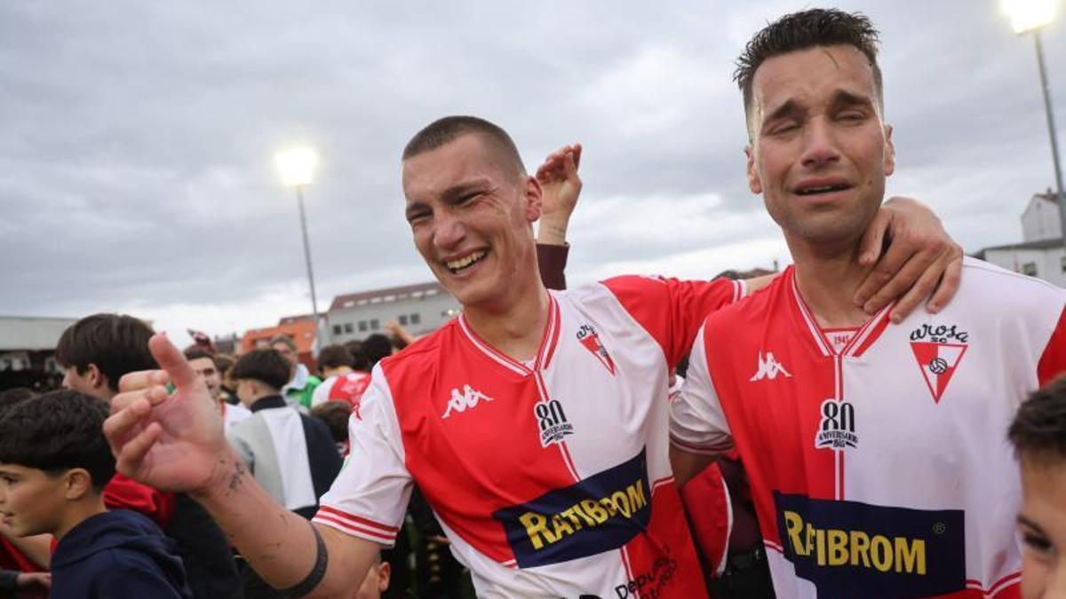Santos y Concheiro celebran el ascenso tras el partido con el Céltiga.