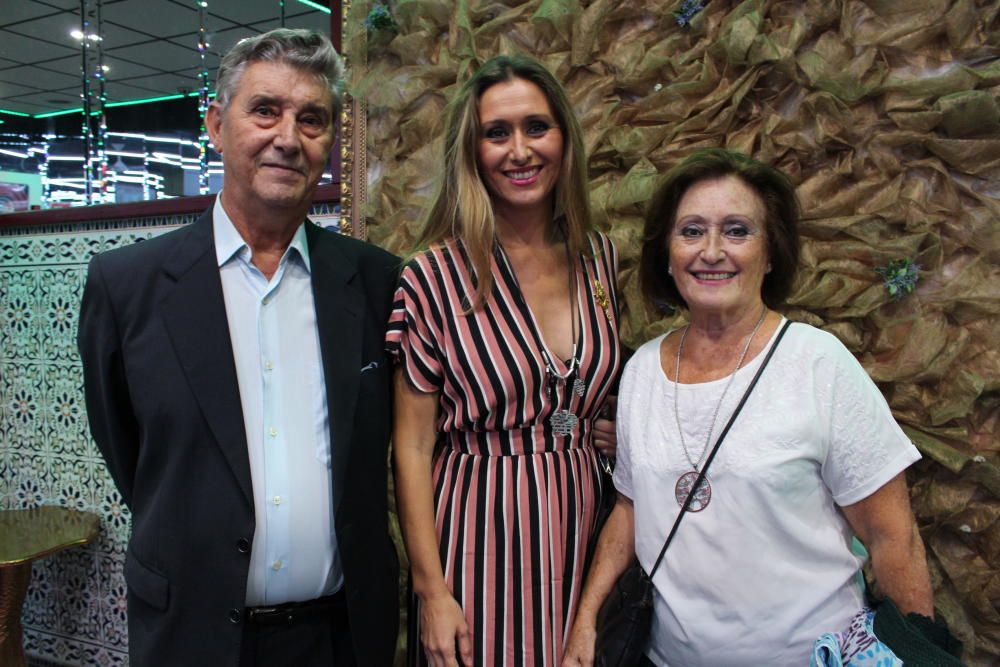 Elena Muñoz, con sus padres.