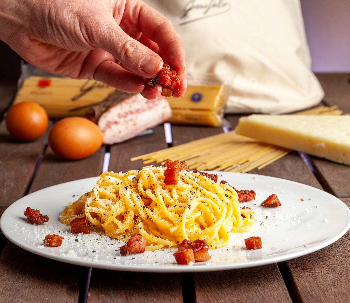 Així es preparen els espaguetis a la carbonara definitius i sense nata