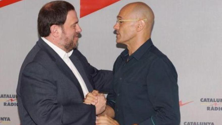 Oriol Junqueras saluda Raül Romeva