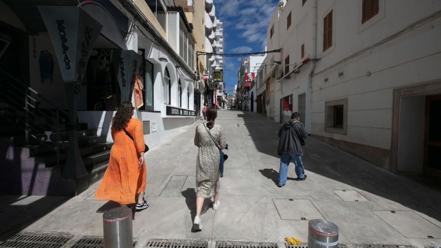 La calle Santa Agnès, ayer, ya preparada para que se pueda pintar allí el mural de Okuda. | VICENT MARÍ