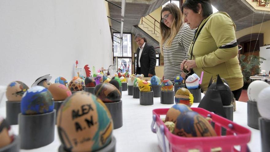 Cuatrocientos escolares participaron en el concurso de los huevos pintos de Sama